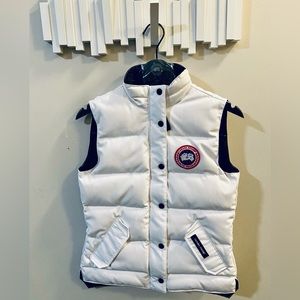 99% NEW Canada Goose down vest